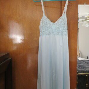 Vintage Women's "Famous Bodies" Nightgown
